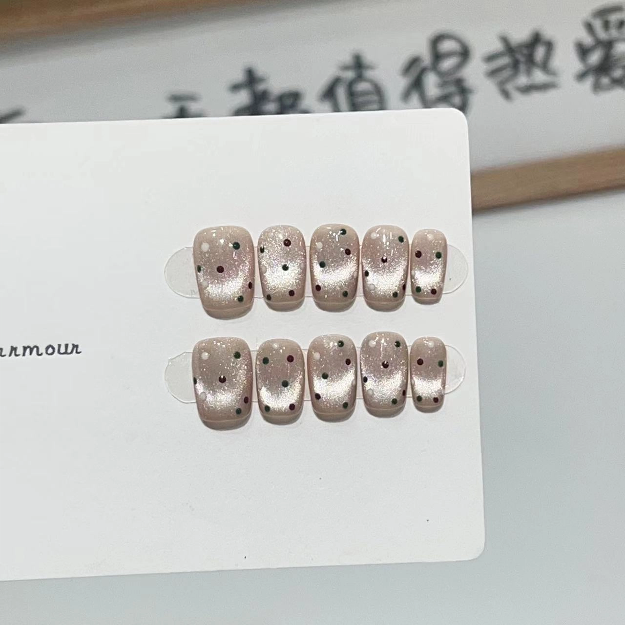 几多萌 小魔珠手工美甲穿戴甲可爱风灯泡猫眼高级氛围感波点假指甲片  短短梯银色晕染
