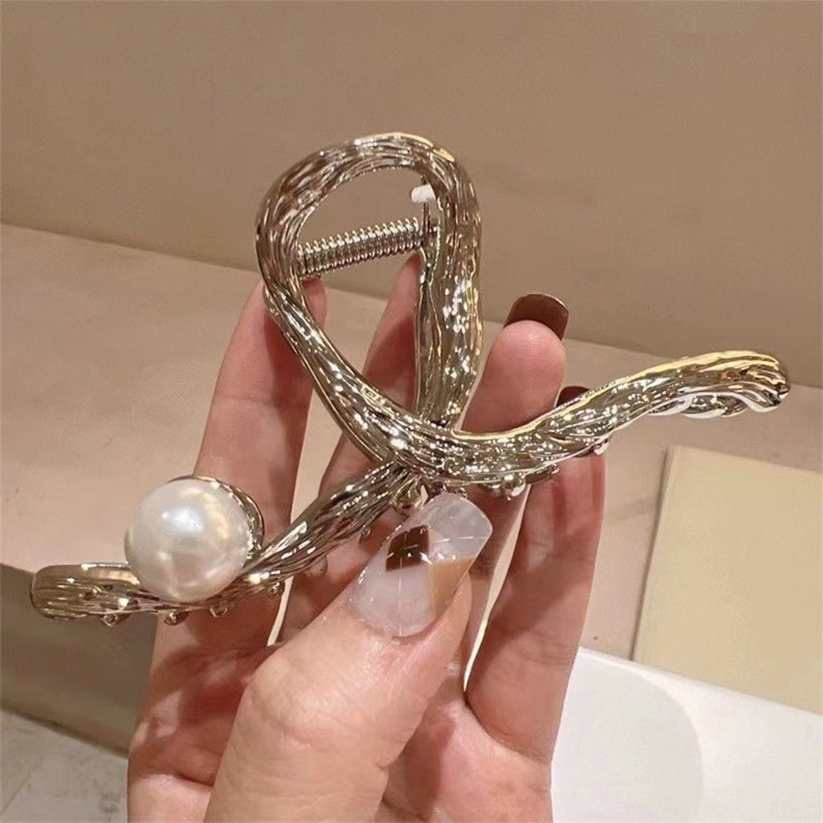 贯古今 简约大抓夹仿珍珠鲨鱼夹后脑勺多发量盘发发抓子 合金 发夹 女款