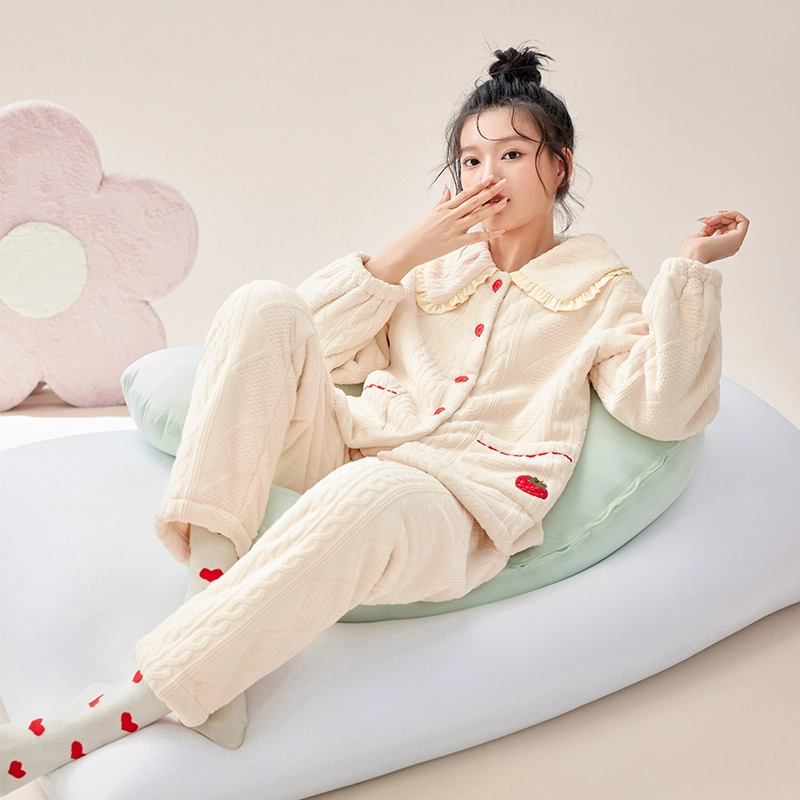 安之伴 秋冬睡衣复合绒保暖锁温可爱草莓刺绣减龄家居套装 女款 米黄