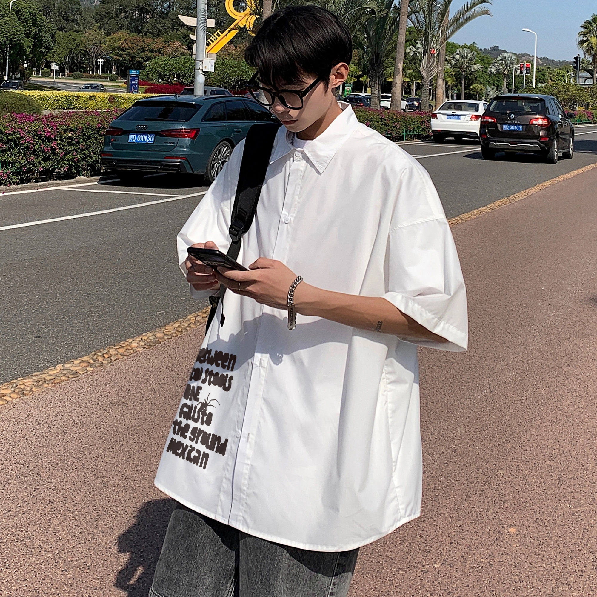 稻草人 简约日系字母涂鸦印花宽松休闲百搭短袖衬衫 男女同款