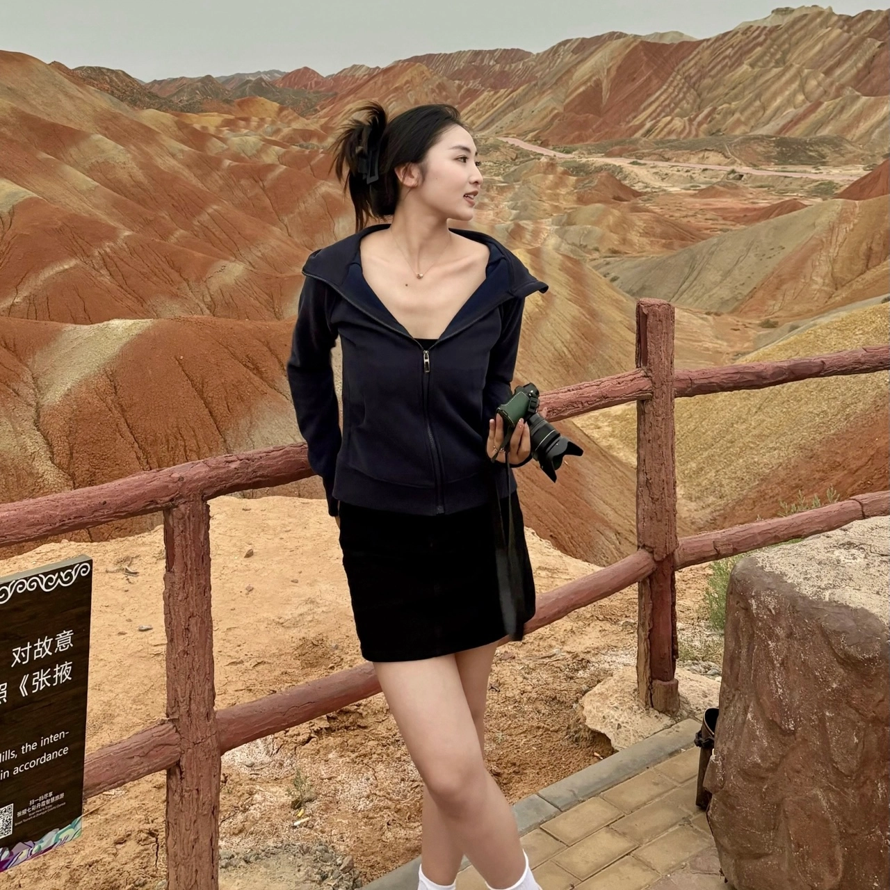 花蔓色 修身正肩连帽短款长袖卫衣 女款
