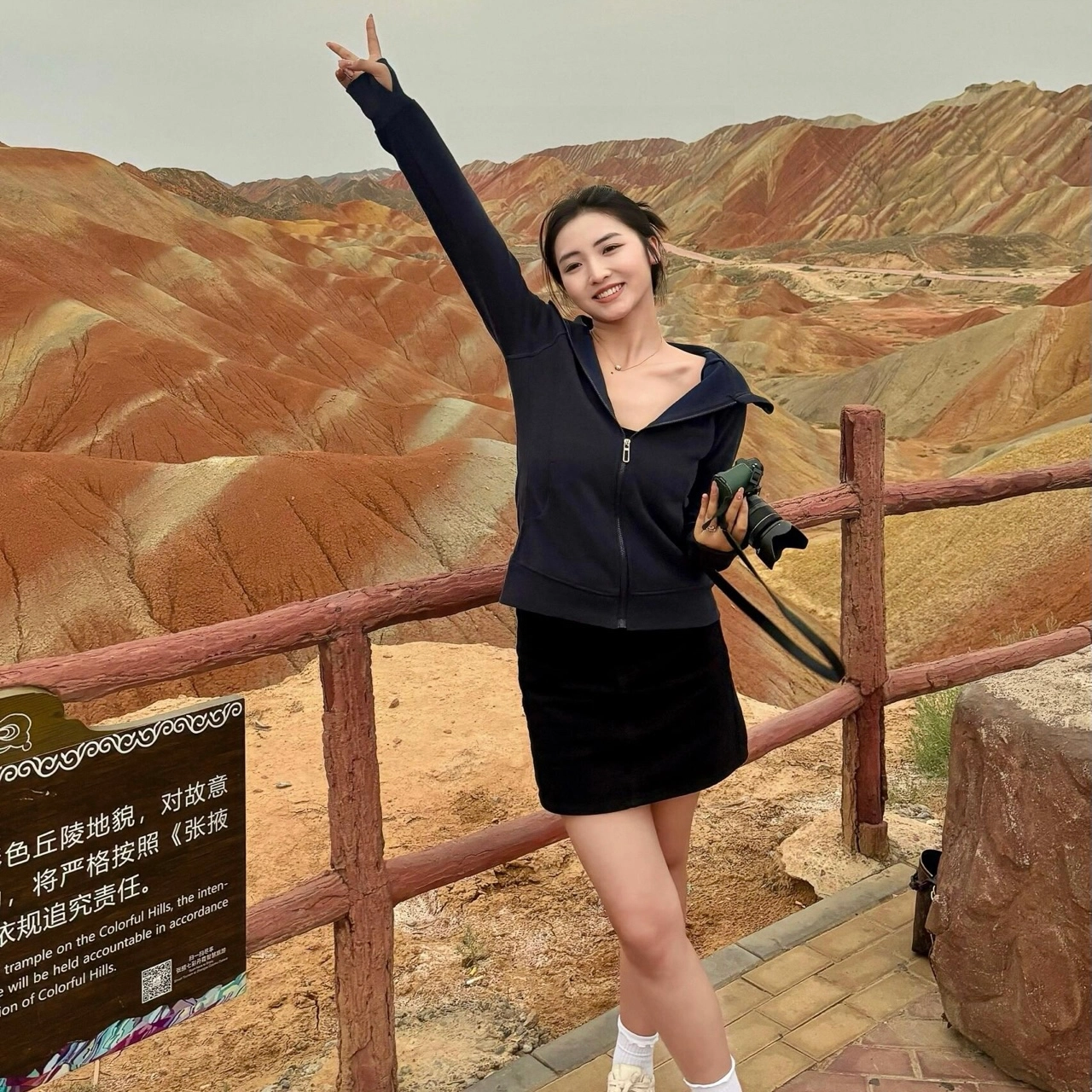 花蔓色 修身正肩连帽短款长袖卫衣 女款
