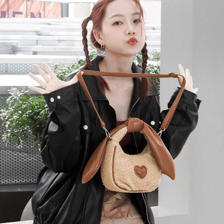 哐花村 美拉德原创小众设计毛绒革秋冬高级感腋下包单肩斜挎包 中号 女款