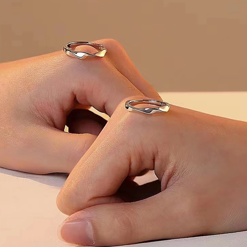 925