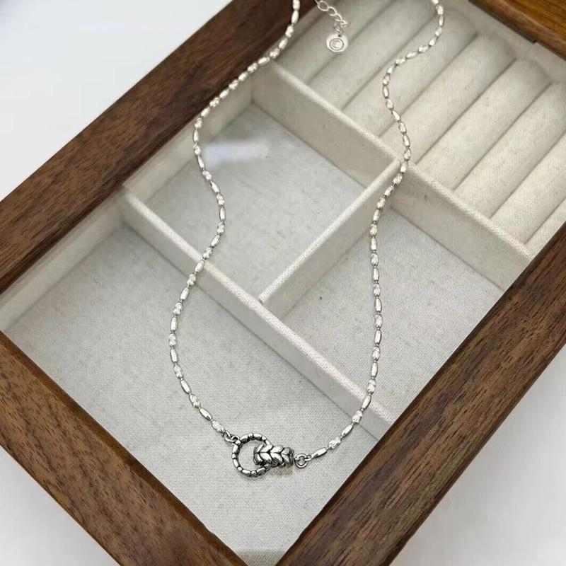925