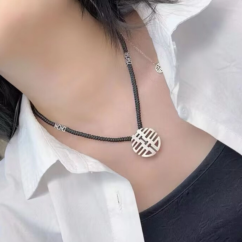 S925
