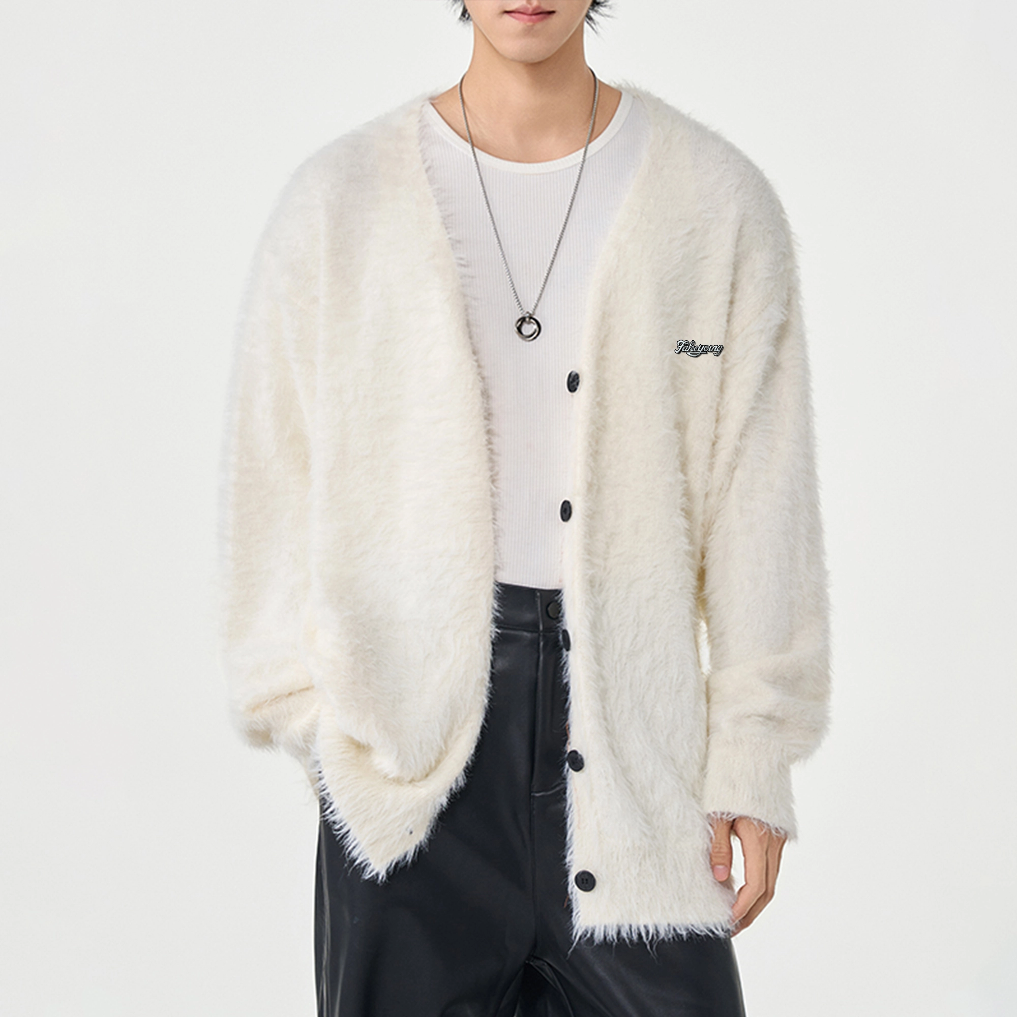 Fakeyoung Vlogo