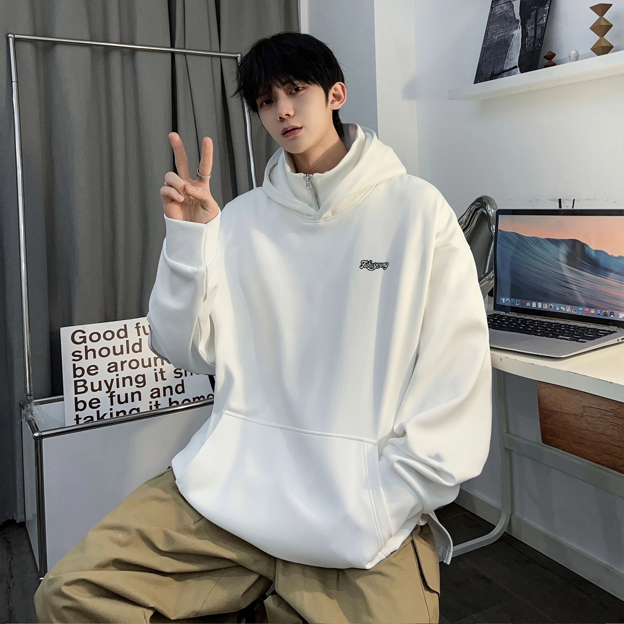 Fakeyoung 420oversizelogo