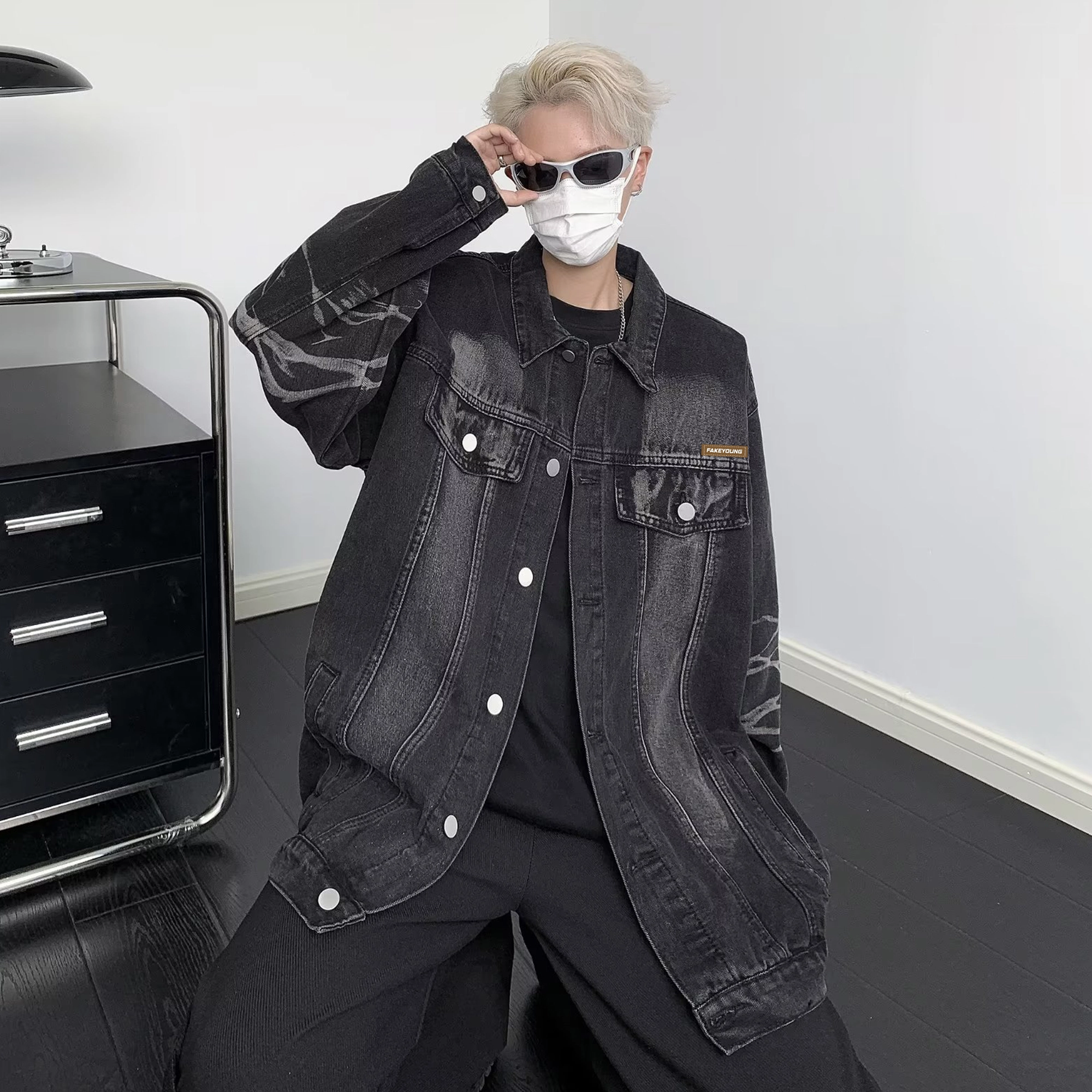 Fakeyoung