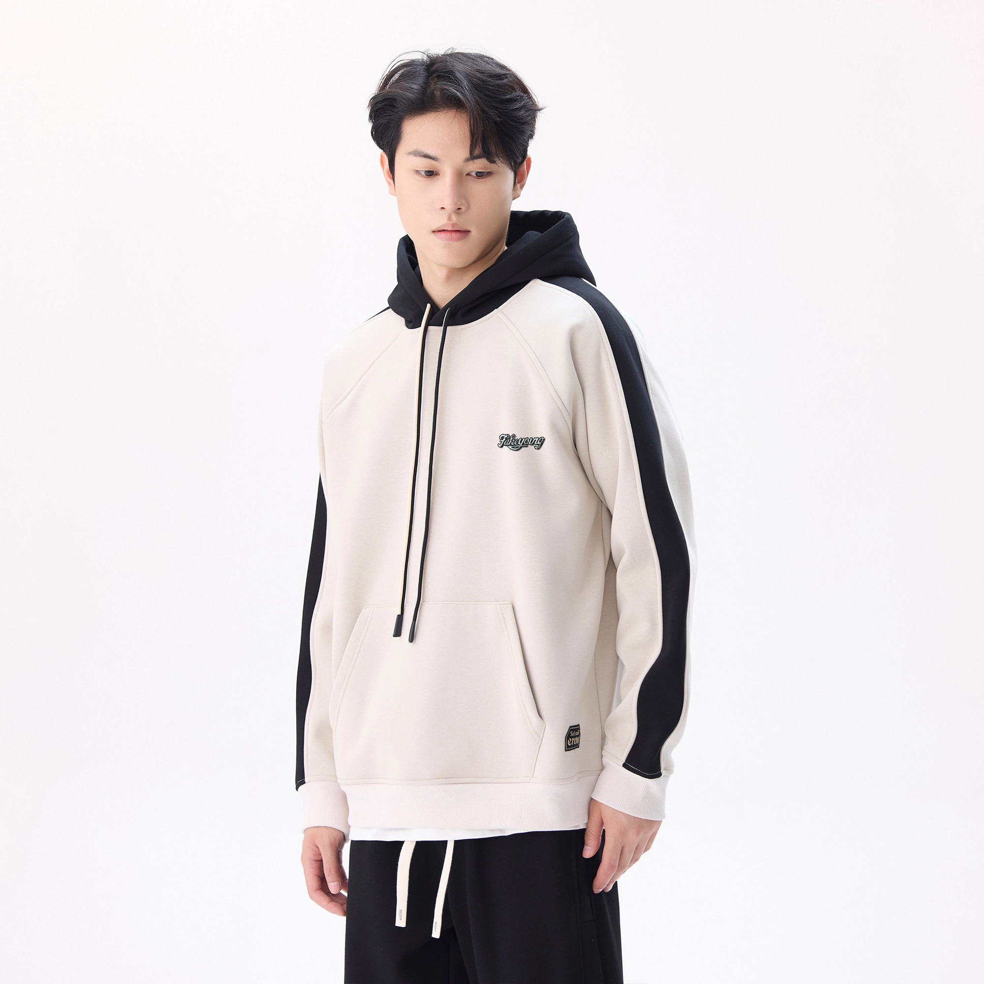 Fakeyoung logo