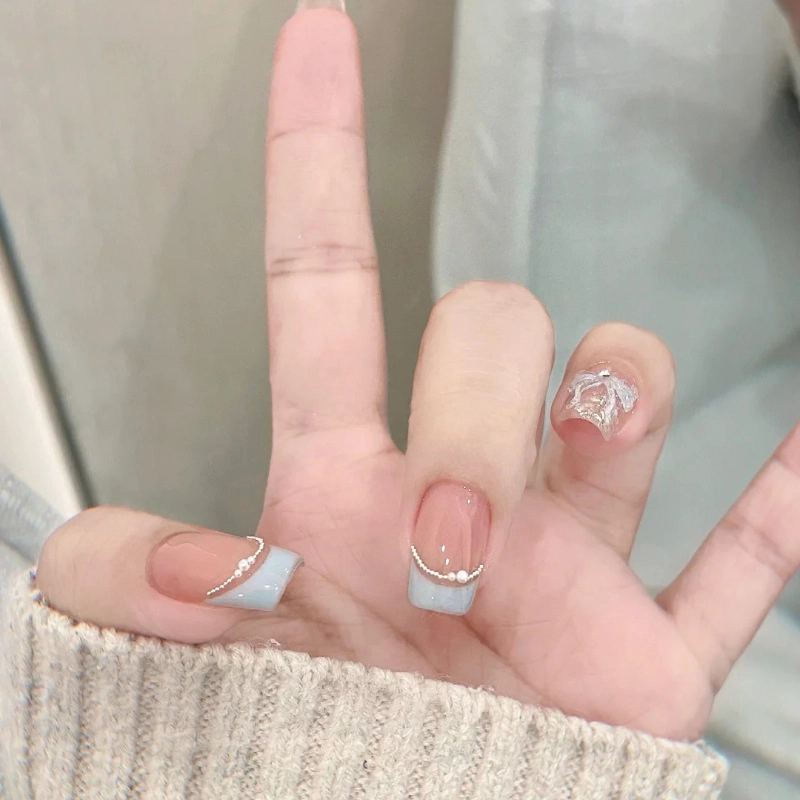奥兰诺 蓝色法式显白珍珠链条穿戴甲短款蝴蝶结穿戴甲甲片成品美甲贴片  短方短款浅色晕染 可爱