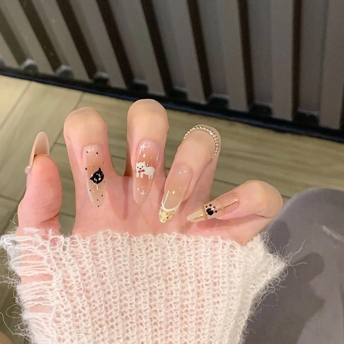 奥兰诺 可爱捣蛋鬼猫咪美甲法式卡通秋冬显白百搭气质穿戴甲少女心甜美  杏仁浅色渐变 可爱