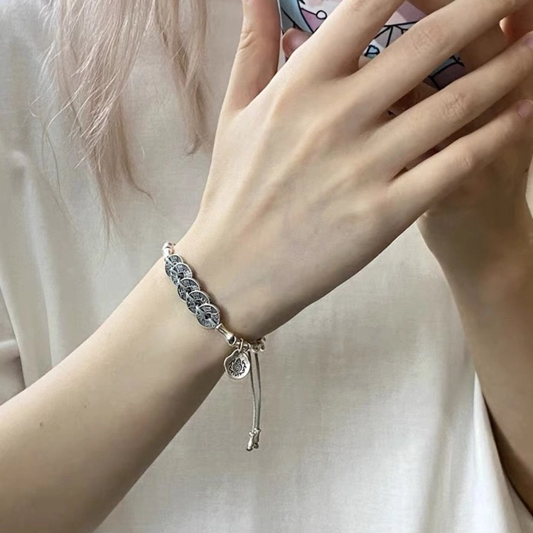 925