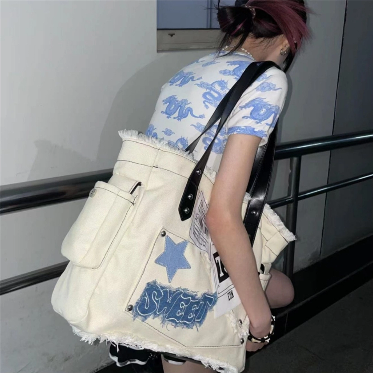 WORM'S HOME Tote