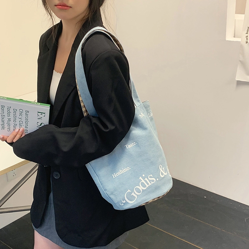 WORM'S HOME Tote