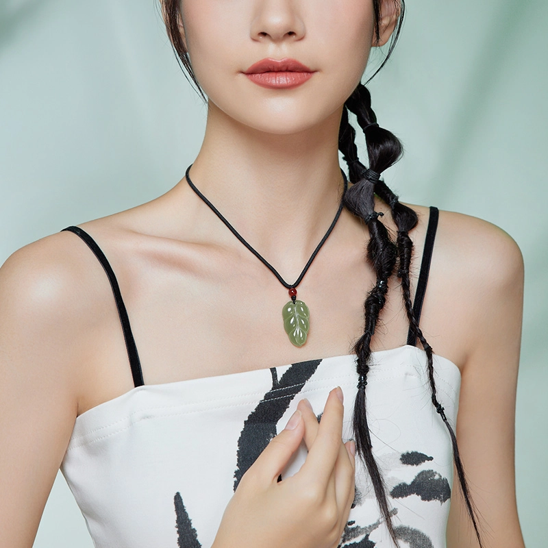 周六福 吉祥玉叶吊坠 玛瑙 和田玉项链 男女同款情侣款 青玉 挂件礼物