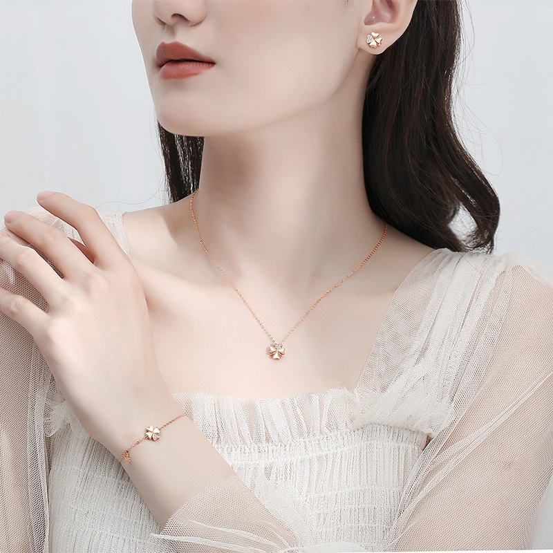 HOLLY RYAN 18k