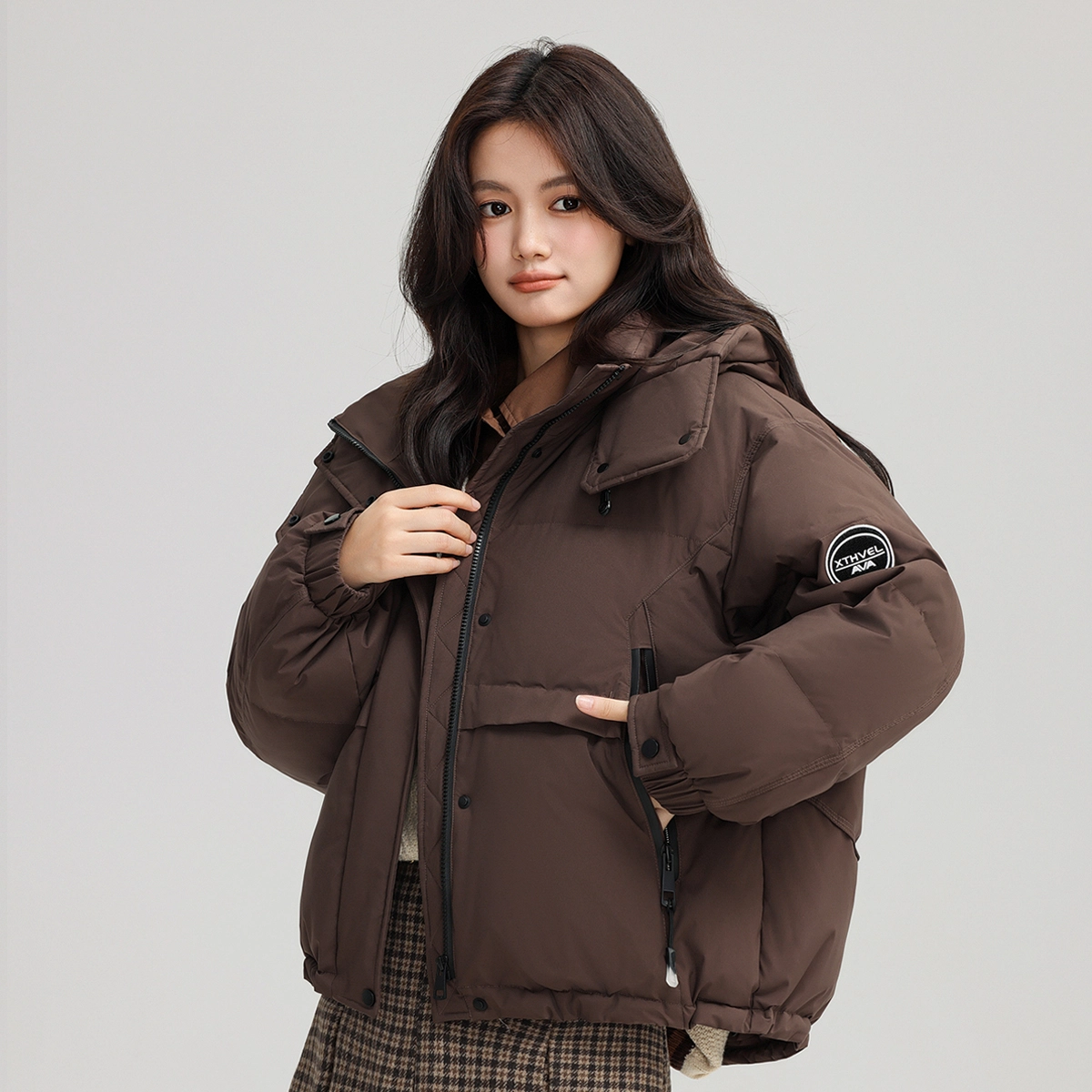 鸭鸭 冬季 时尚百搭小个子短款连帽面包复古潮流加厚羽绒服 女款