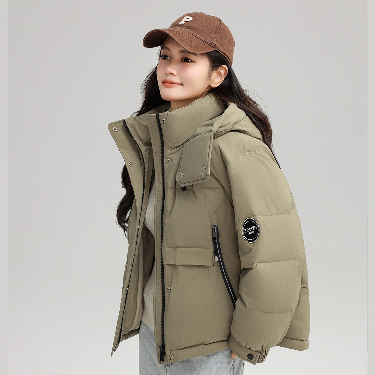 鸭鸭 冬季 时尚百搭小个子短款连帽面包复古潮流加厚羽绒服 女款