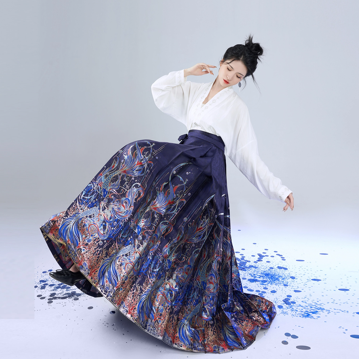 与鲛和颂织造司原创明制马面裙汉服配轻奢高级感暗纹提花短袖上衣