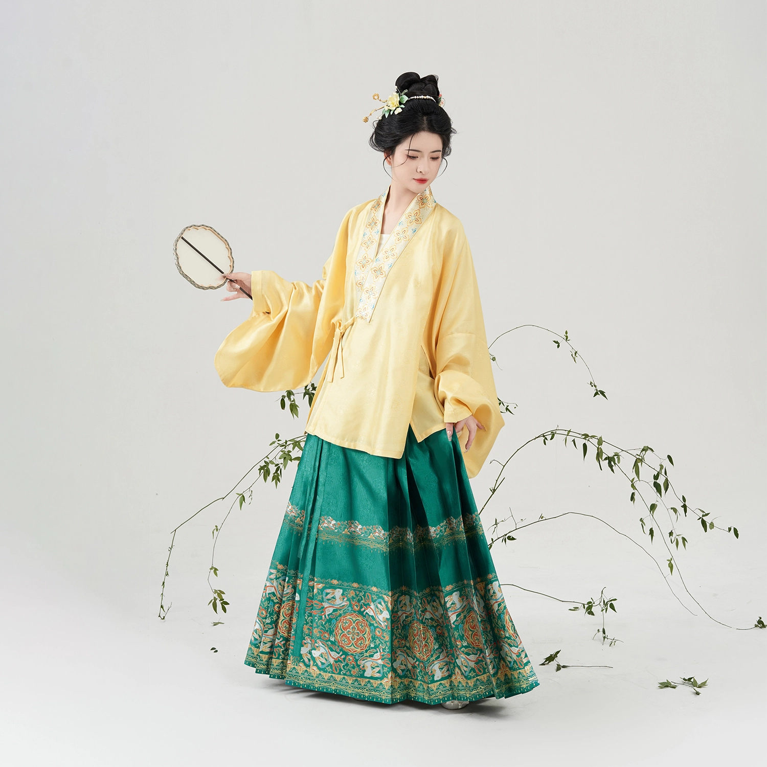 织造司 色彩清新元气活泼少女色彩丰富秀雅别致团圆美满汉服 女