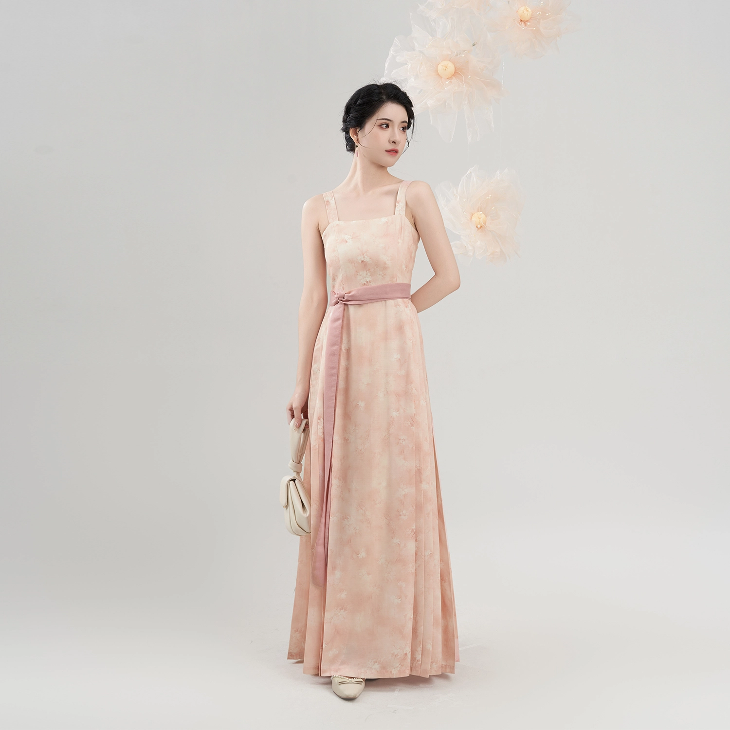 织造司 印花工艺显现梨花压海棠的盛景蝴蝶似轻轻旋舞 汉服 女款