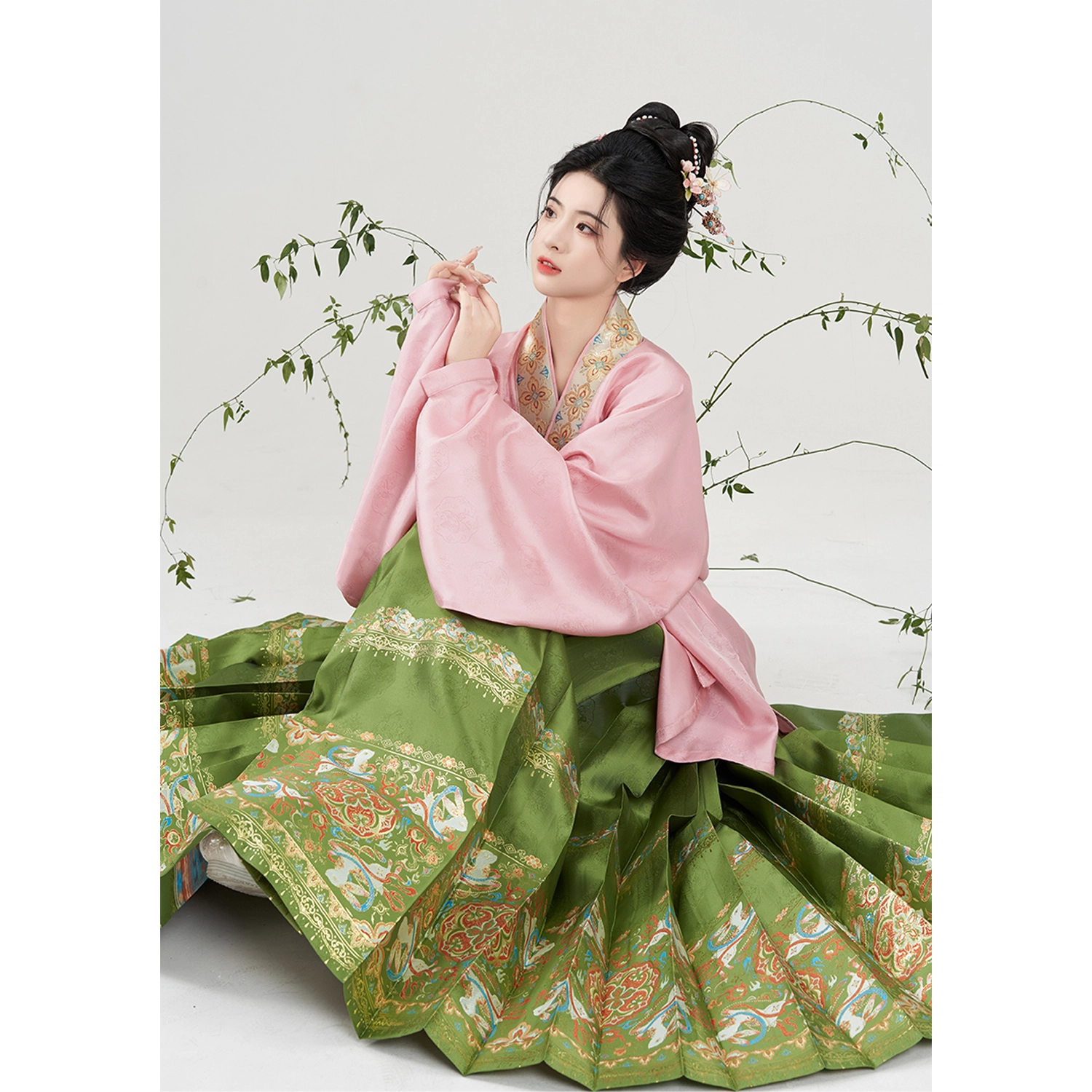 织造司 色彩清新元气活泼少女色彩丰富秀雅别致团圆美满汉服 女
