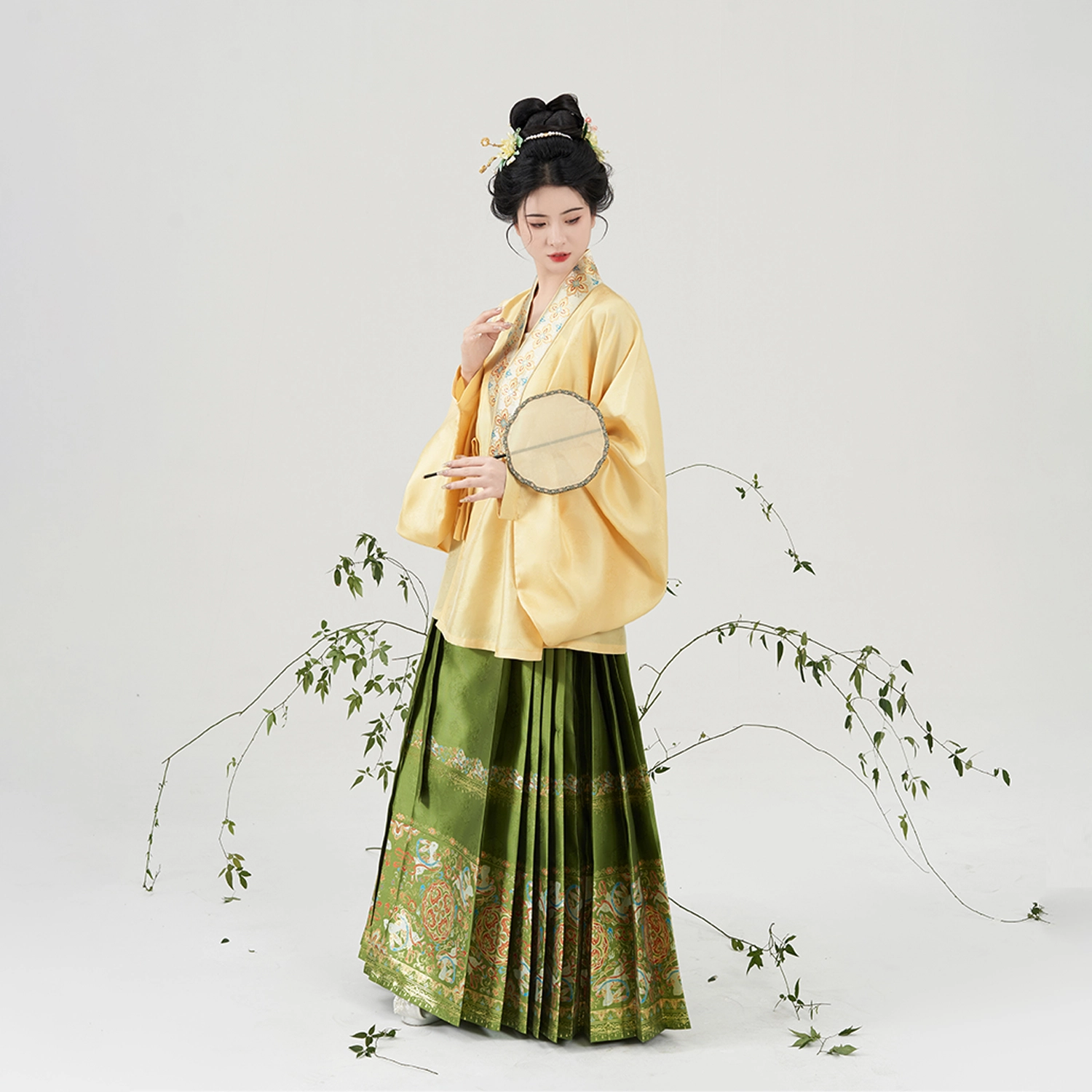 织造司 色彩清新元气活泼少女色彩丰富秀雅别致团圆美满汉服 女