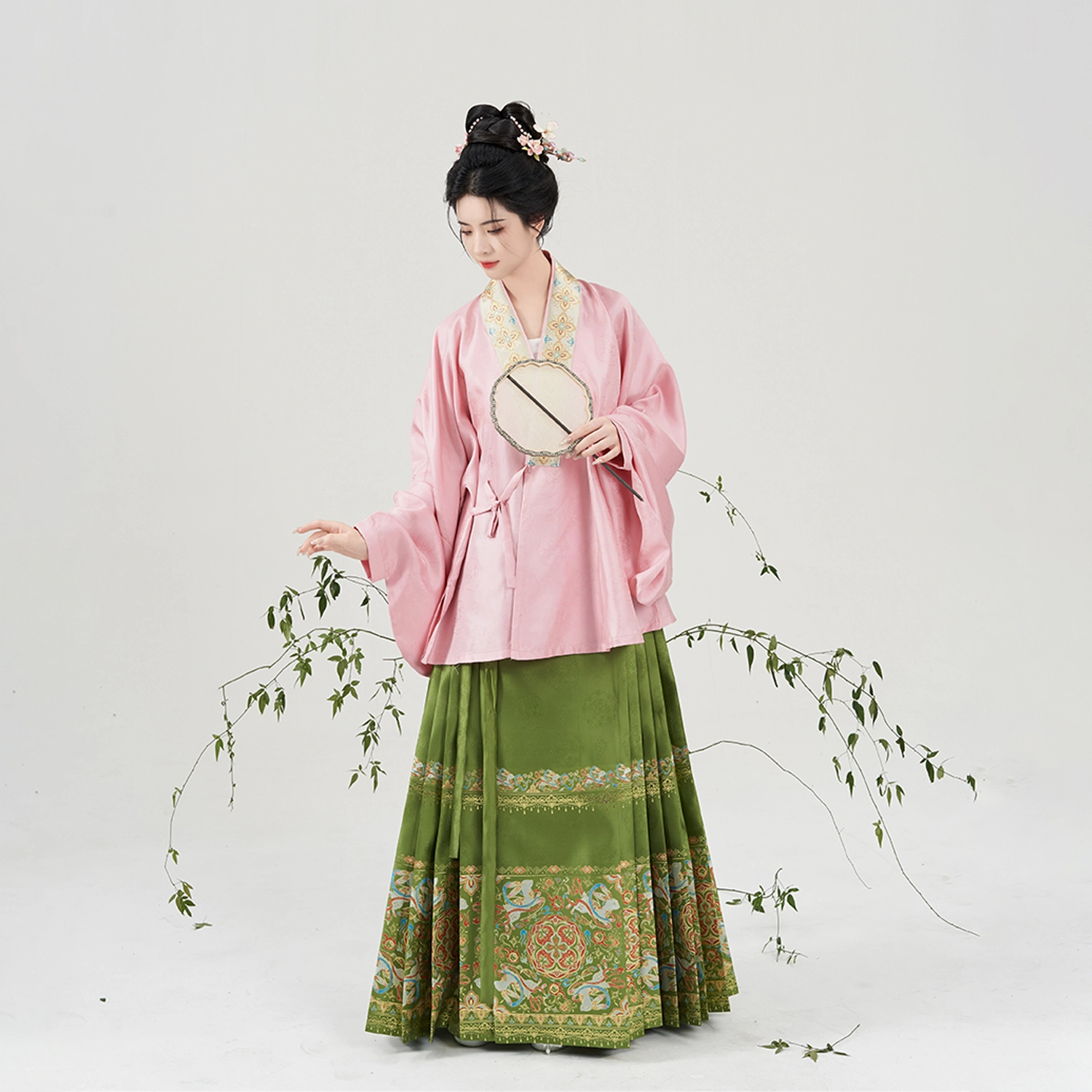 织造司 色彩清新元气活泼少女色彩丰富秀雅别致团圆美满汉服 女