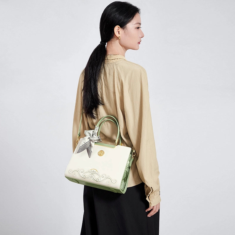 CNOLES Tote