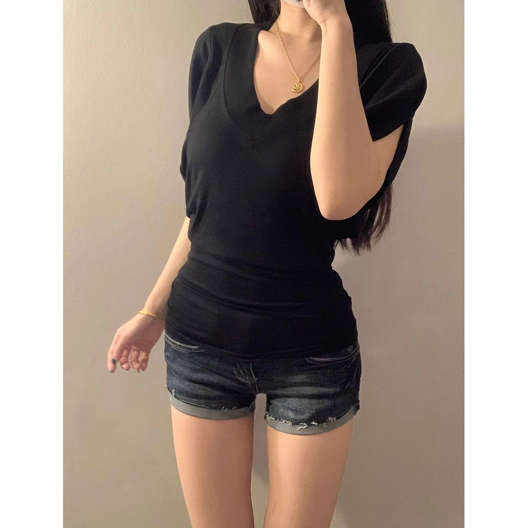 MUCCHIC V T