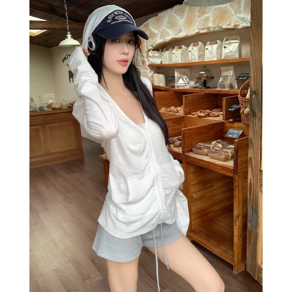 MUCCHIC 2025v T