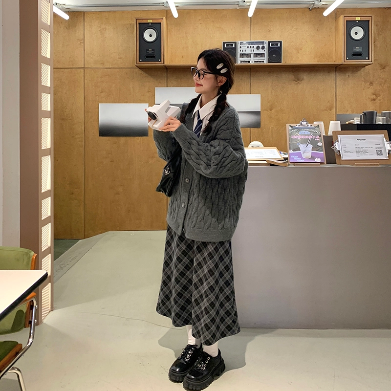 东鲸岁时记 学院风格纹松弛感通勤休闲长裙 女款 黑灰长裙
