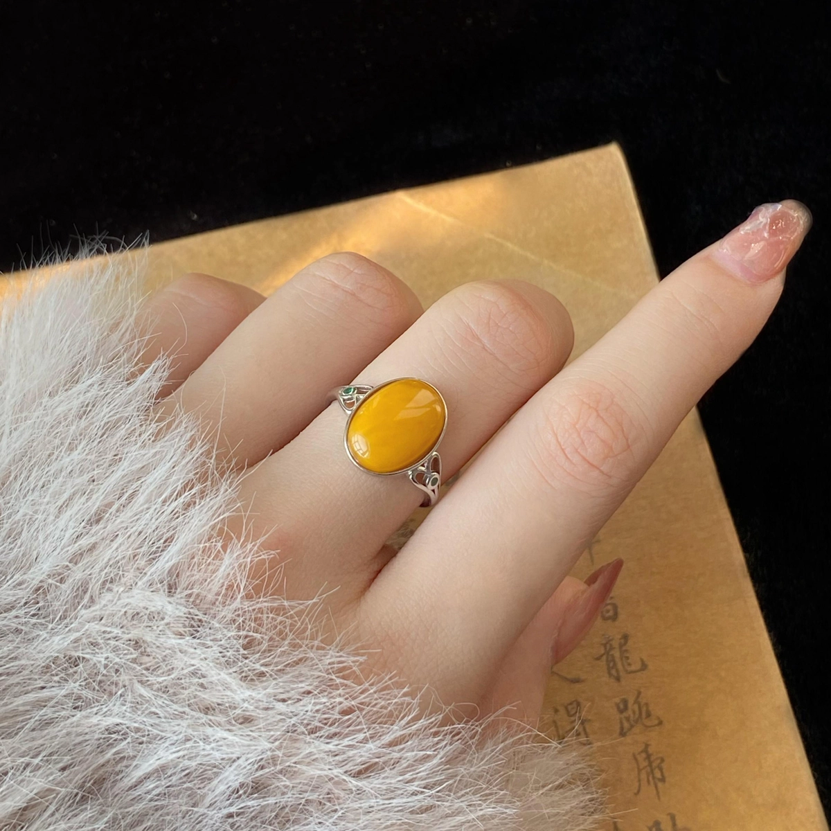 琳琯瑛 新中式国风小众设计款气质法式蛋形 蜜蜡 戒指 女款