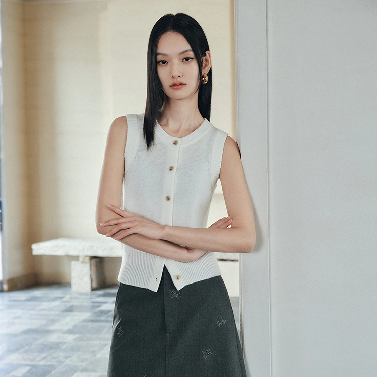 太平鸟 时尚简约舒适软糯针织背心 女款