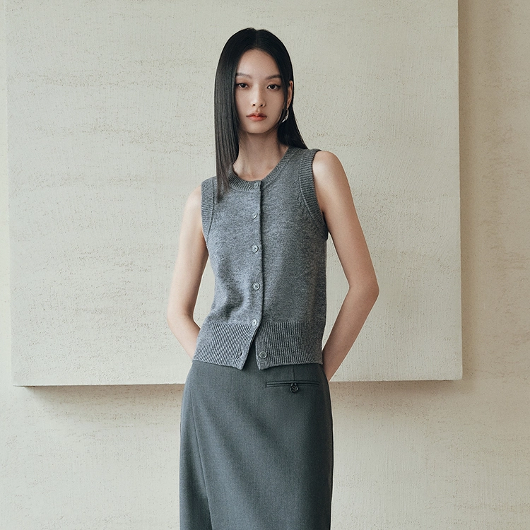 太平鸟 时尚简约舒适软糯针织背心 女款
