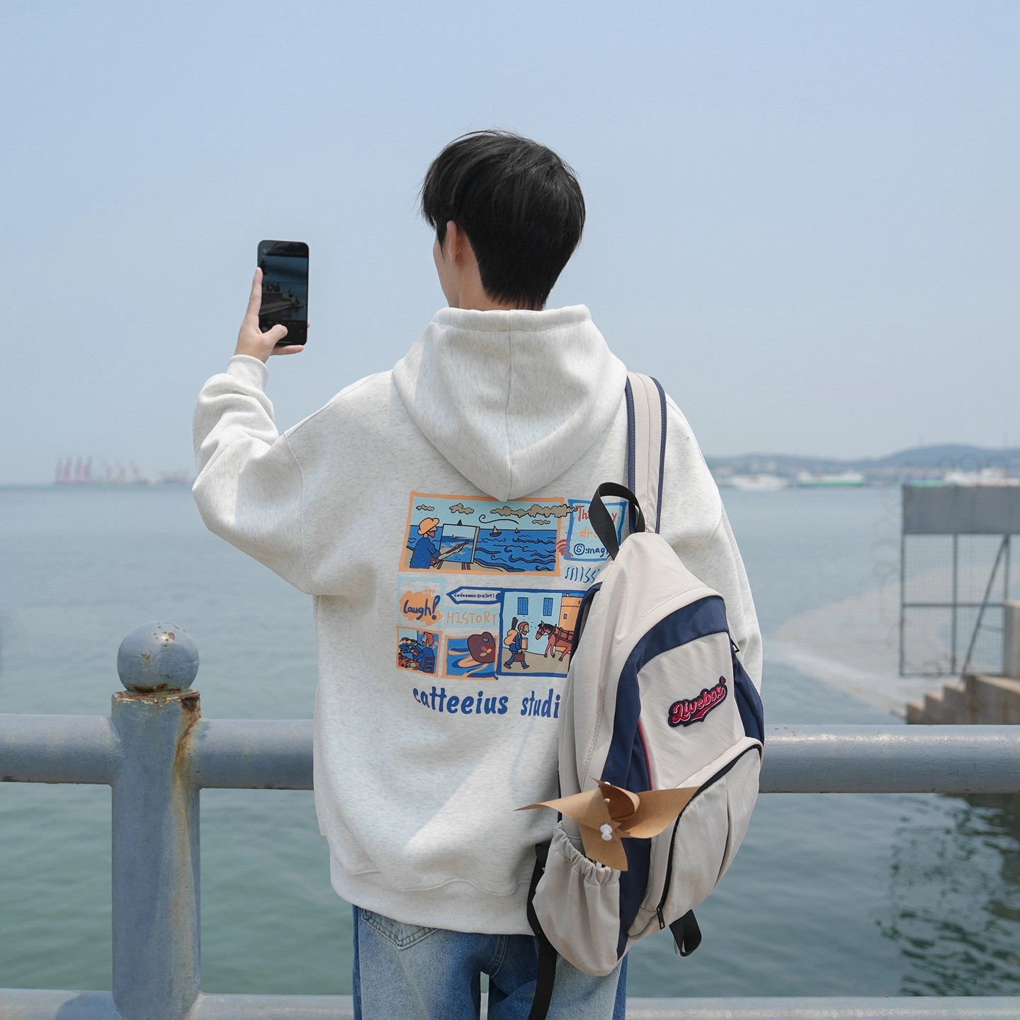 港仔文艺男 背后卡通字母趣味印花日系宽松简约休闲百搭连帽套头卫衣 男女同款