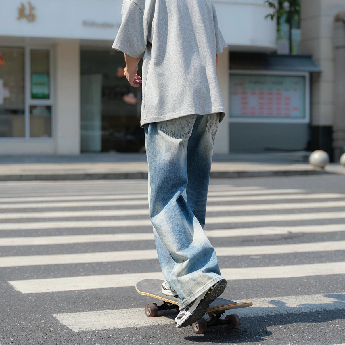 港仔文艺男 美式复古水洗渐变磨痕设计垂感弯刀休闲长裤百搭宽松牛仔裤 男女同款