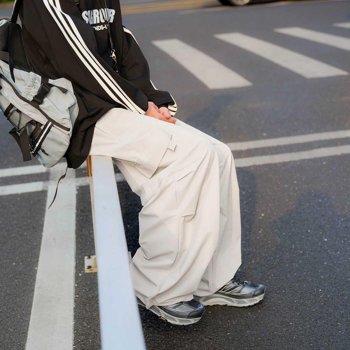 港仔文艺男 褶皱拼接解构拉链口袋可调节裤腿设计感户外运动工装裤日系百搭宽松休闲裤 男女同款