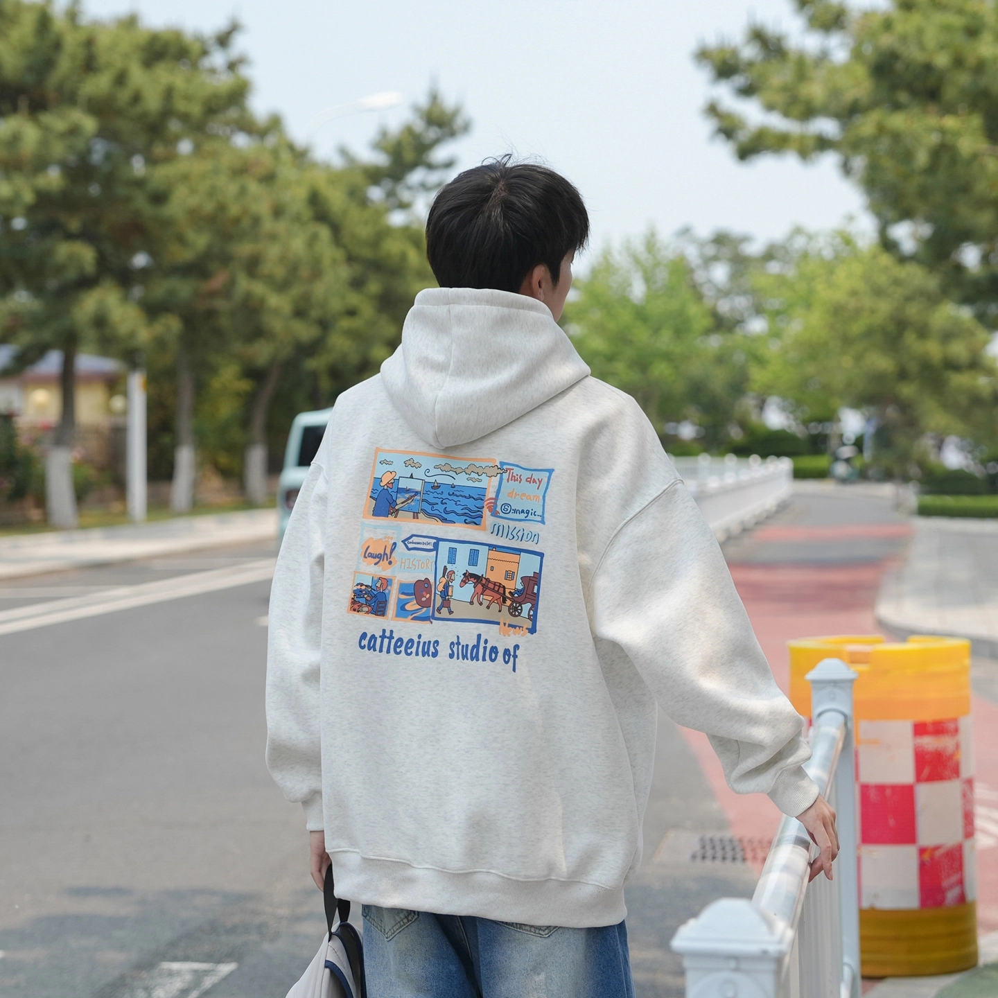 港仔文艺男 背后卡通字母趣味印花日系宽松简约休闲百搭连帽套头卫衣 男女同款