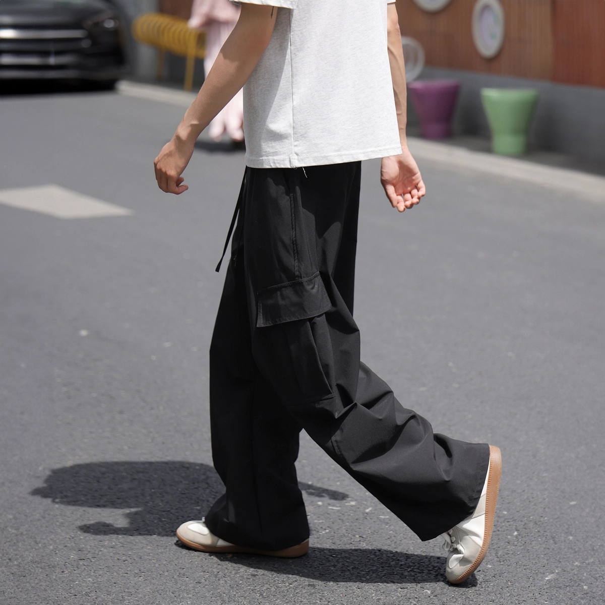 港仔文艺男 户外运动褶皱垂感速干美式工装侧面大口袋抽绳直筒宽松休闲裤 男女同款
