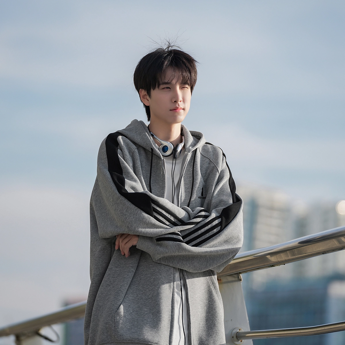 港仔文艺男 美式复古撞色拼接条纹三条杠字母连帽抽绳设计上衣休闲百搭宽松开衫卫衣 男女同款