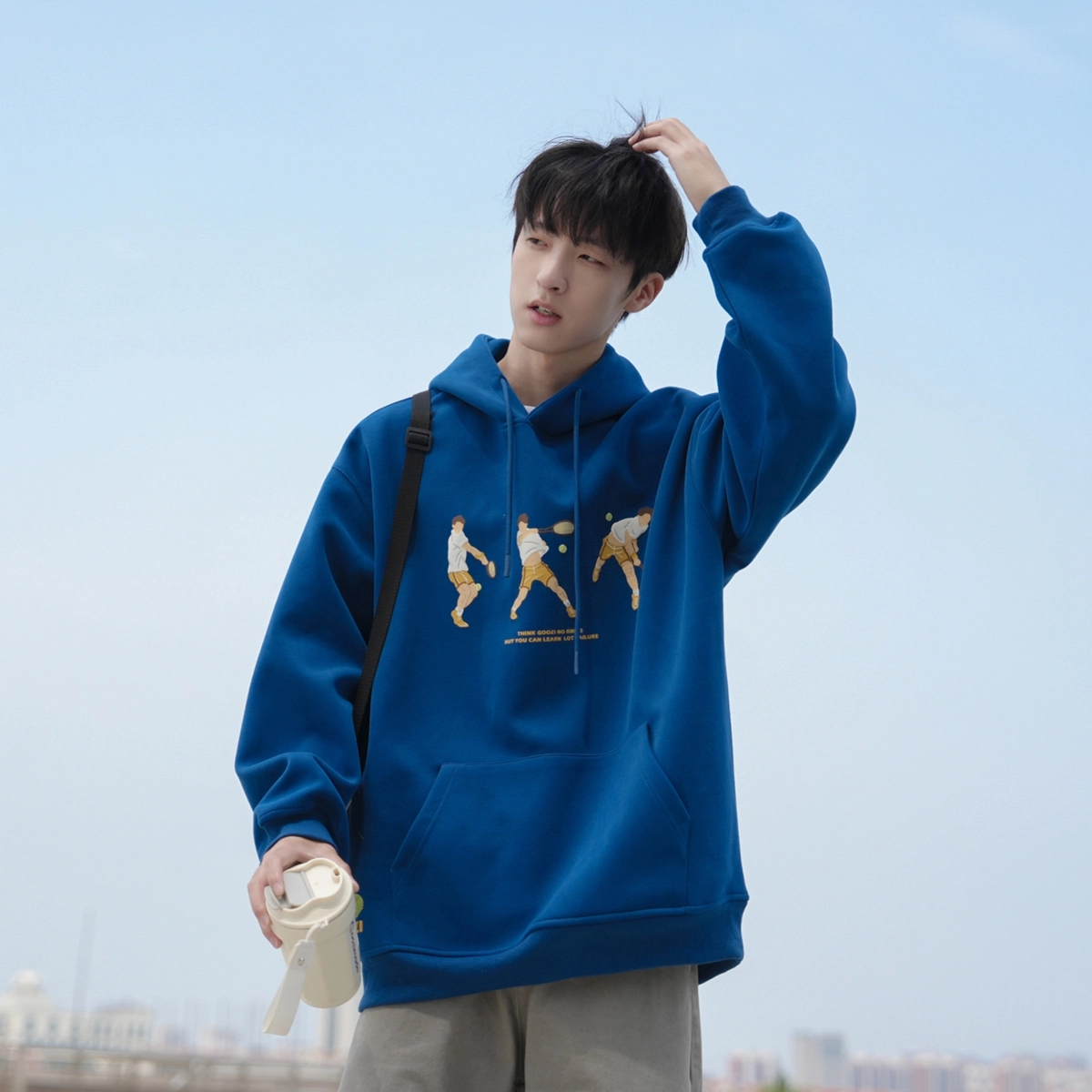 港仔文艺男 日系宽松卡通趣味网球字母印花可调节帽檐套头落肩袖上衣休闲百搭连帽卫衣 男女同款