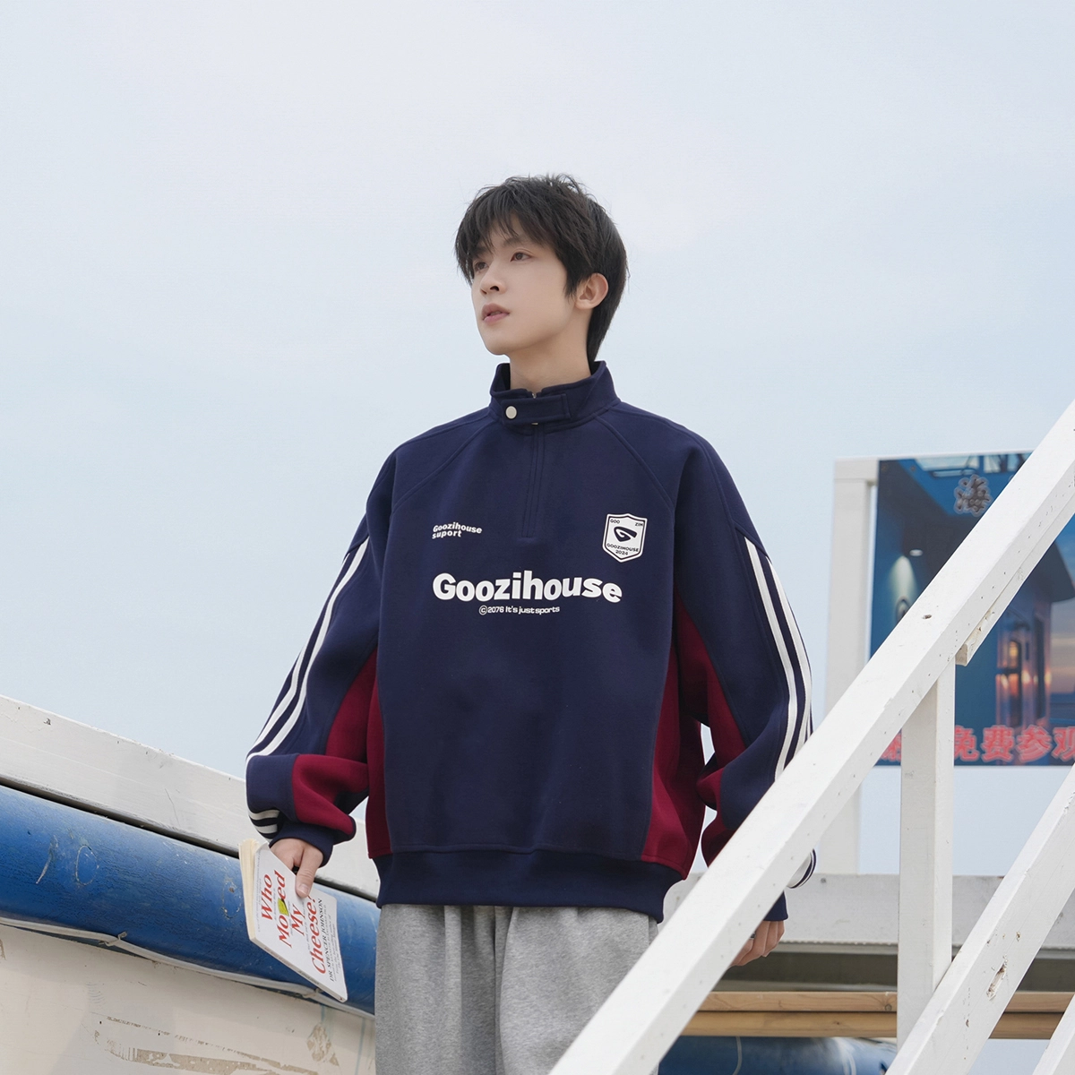 港仔文艺男 半拉链小立扣撞色拼接条纹三条杠立领上衣日系复古字母徽章插肩长袖休闲百搭宽松简约套头卫衣 男女同款
