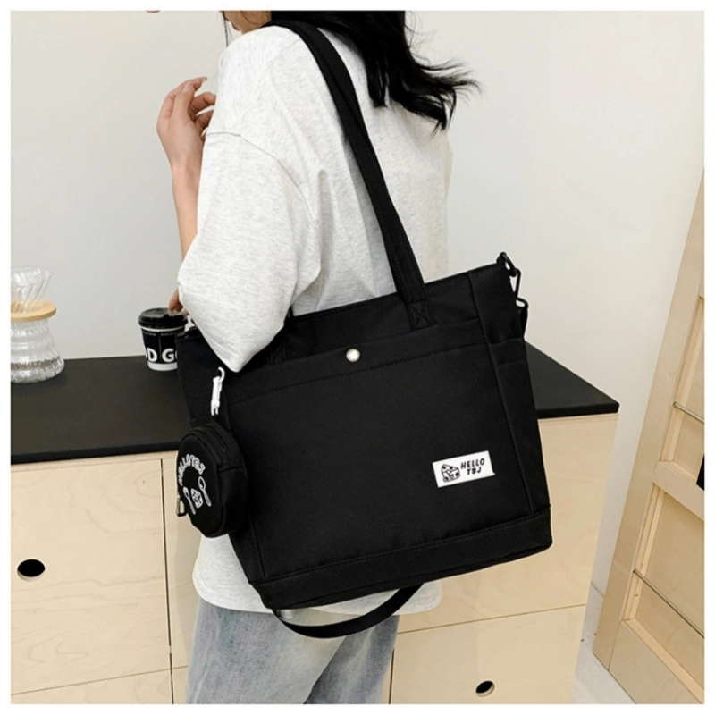 WORM'S HOME Tote