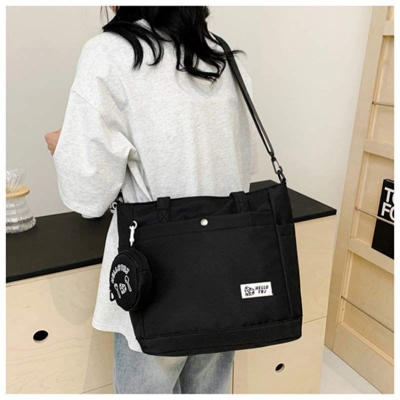 WORM'S HOME Tote