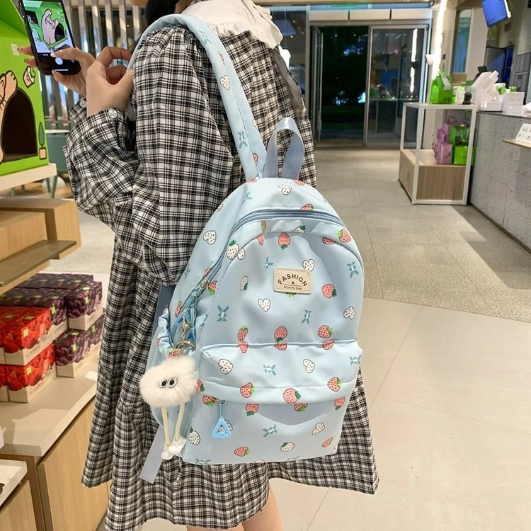 巴朗熊   日系小清新草莓轻便背包双肩包
