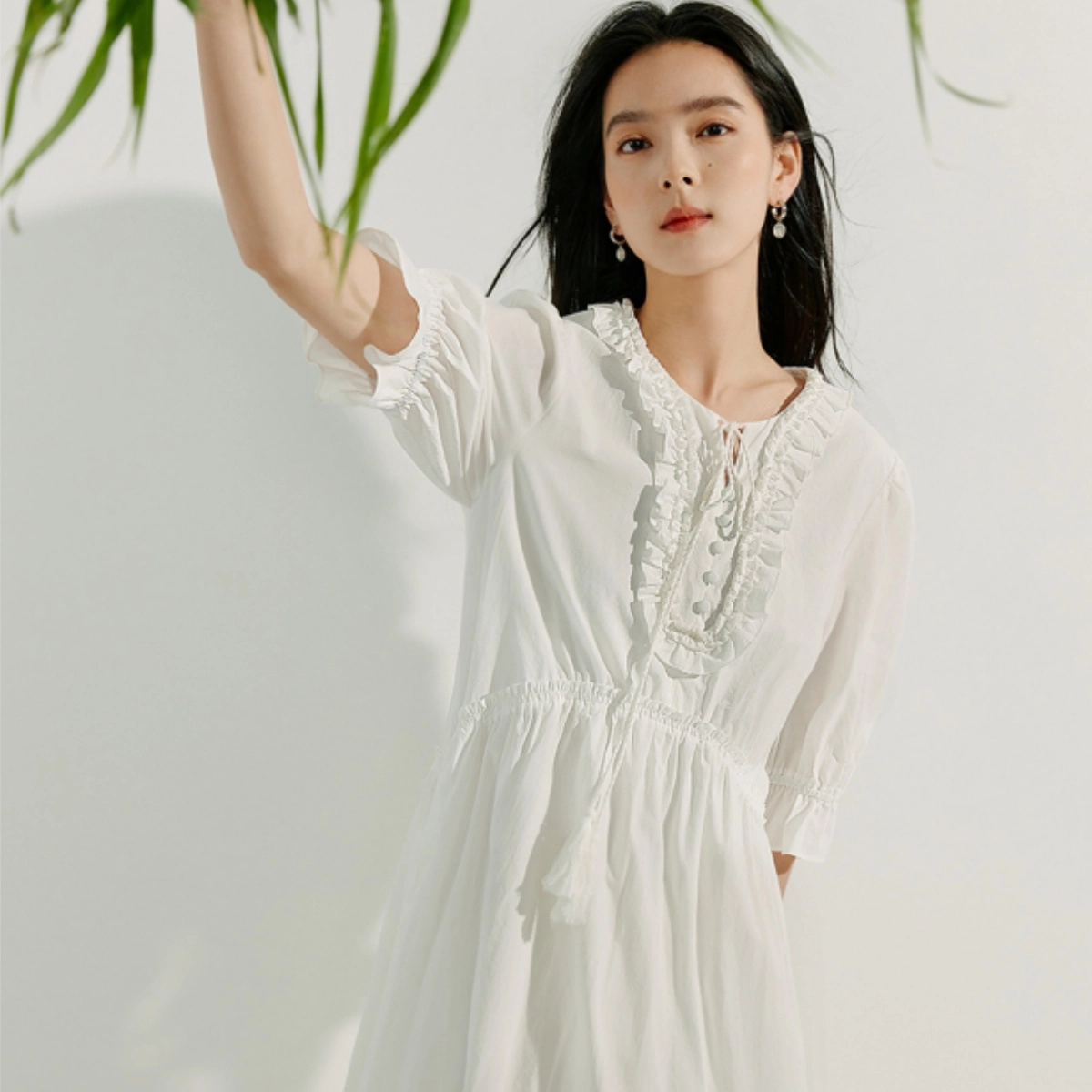 茵曼 法式重工刺绣高腰文艺仙气宽松短袖连衣裙 女款 云朵白