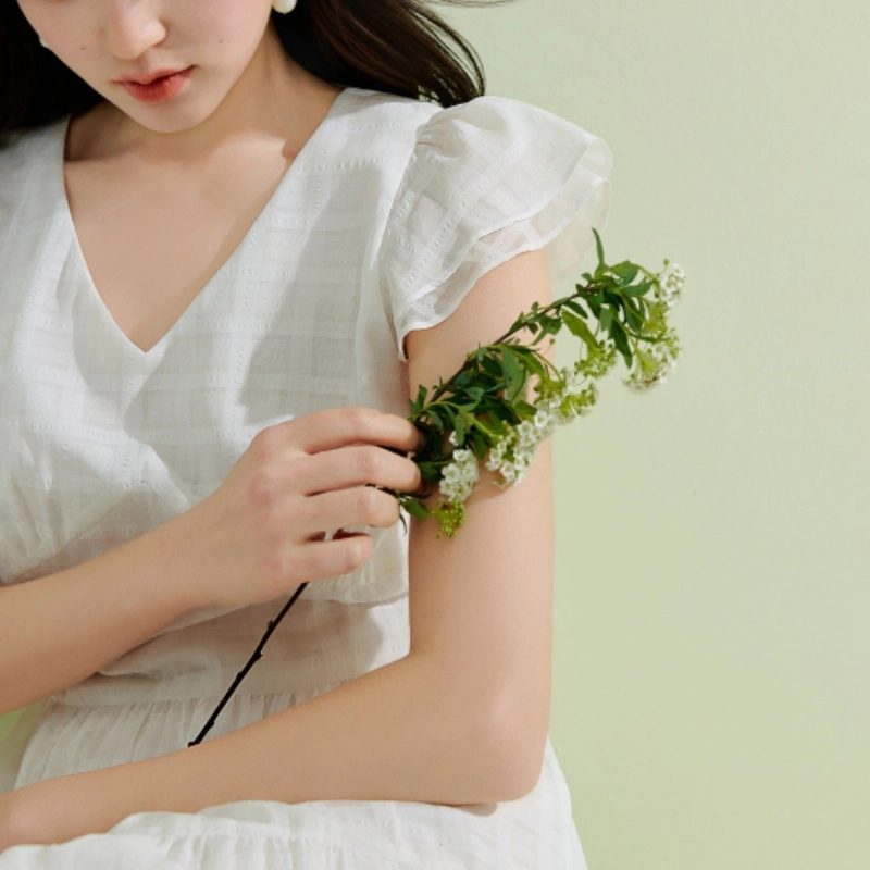 茵曼 小飞袖提花度假风拼接花边短袖连衣裙 女款 霜白色