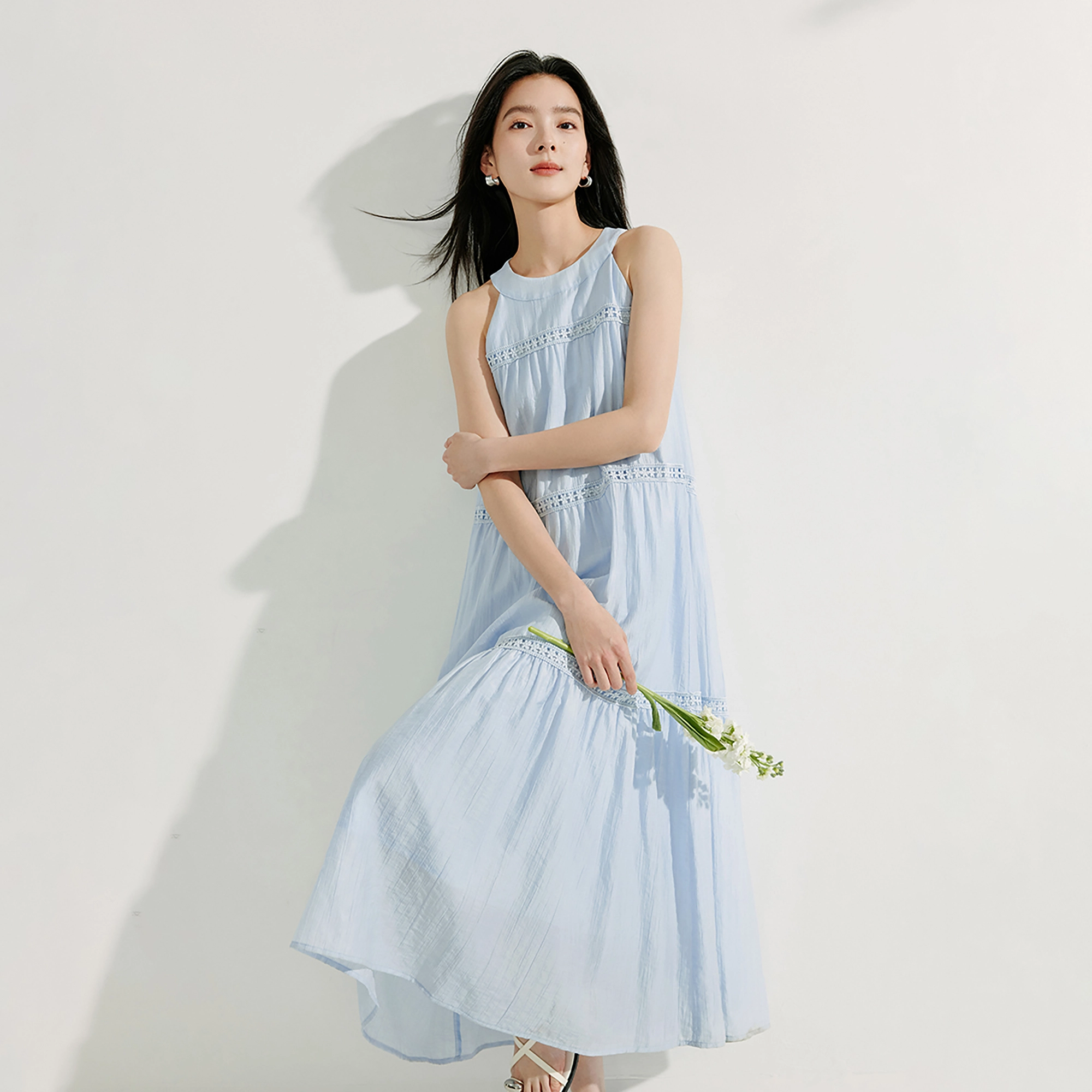 茵曼 法式挂脖蛋糕海边度假风无袖连衣裙 女款 浅水蓝